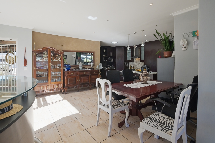 5 Bedroom Property for Sale in Richwood Western Cape